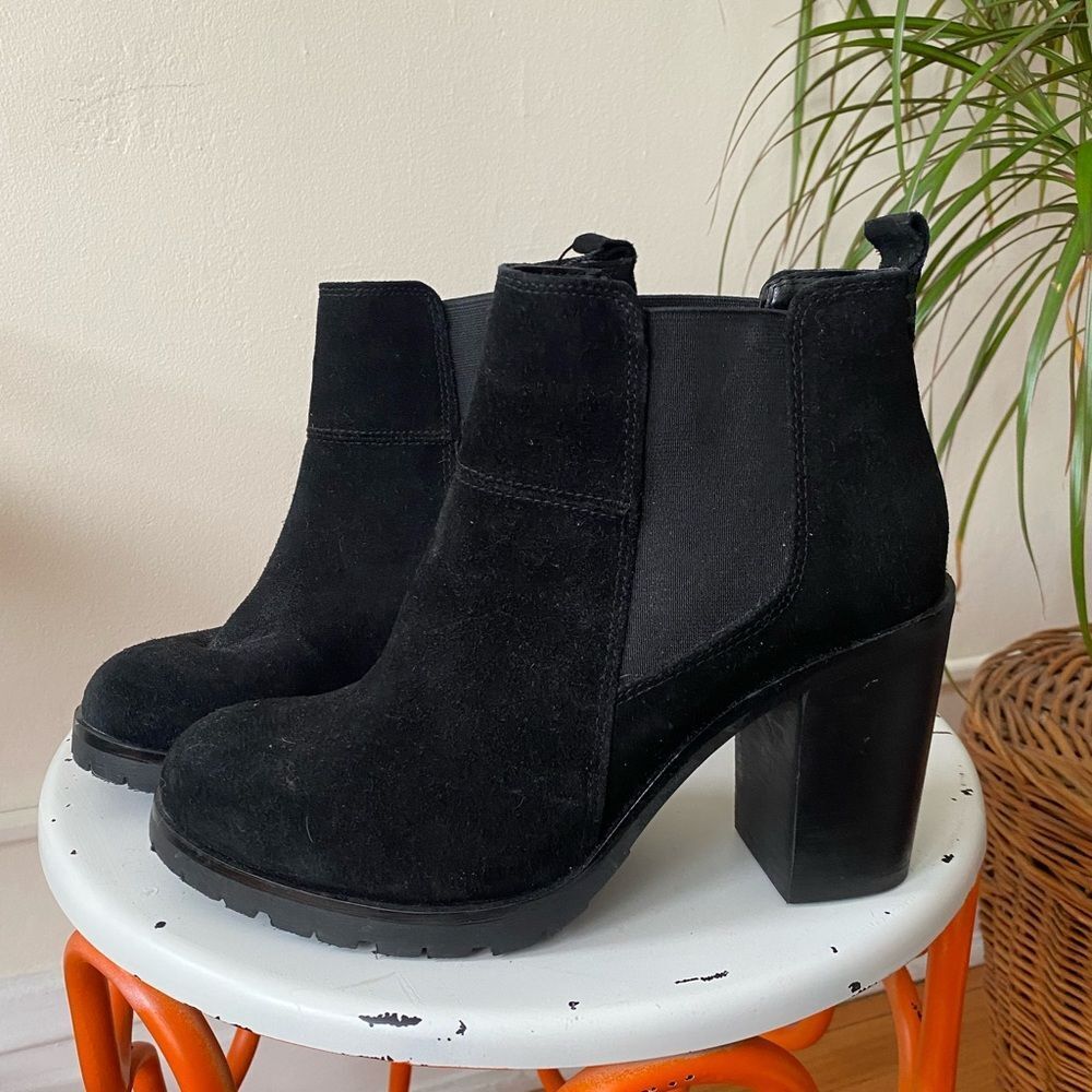 NWT Crevo Black Ankle Heeled Booties Size 7.5